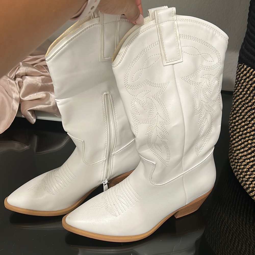 White cowgirl boots